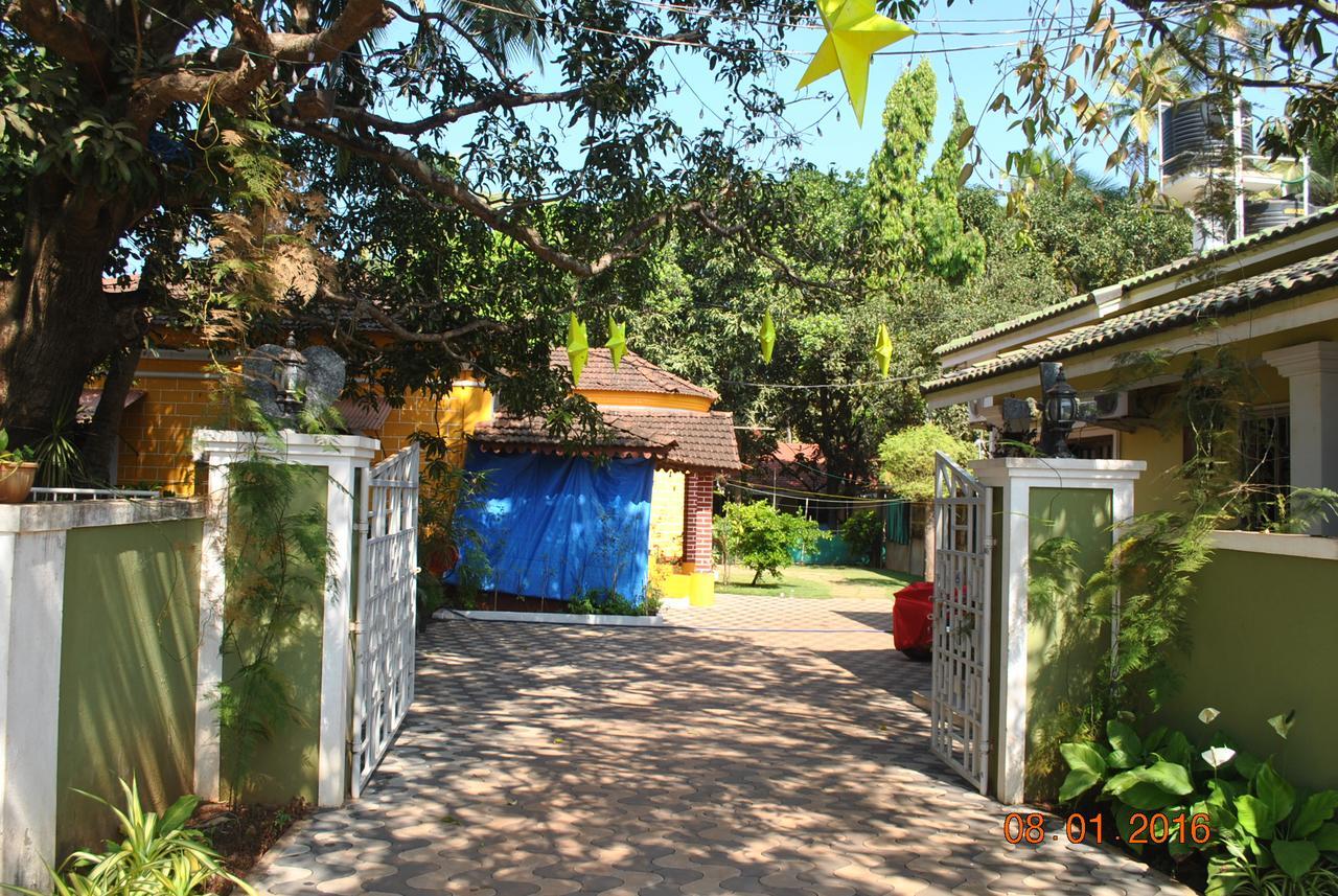 Hill Top Goa Lodge Vagator Exterior photo